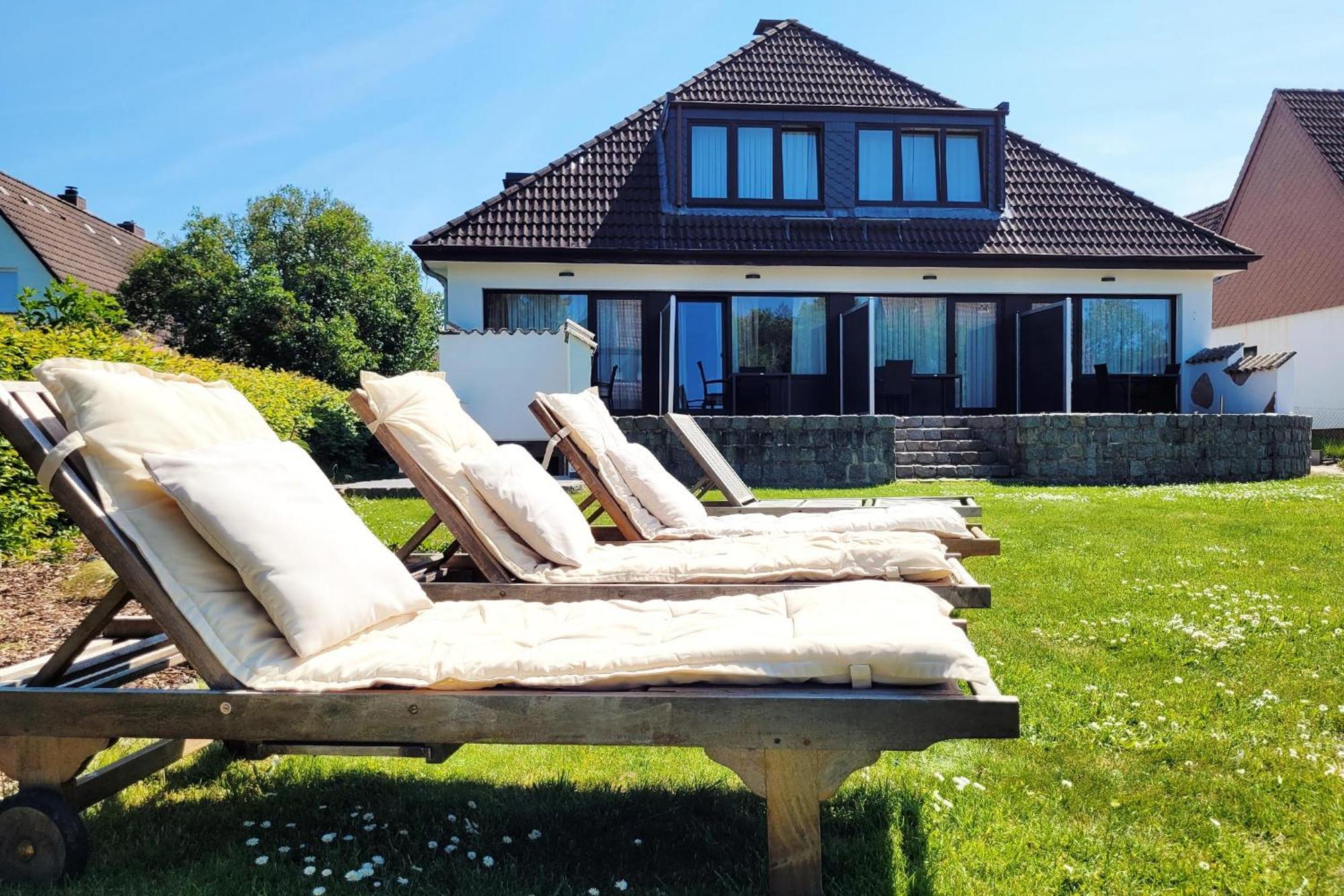 Nur 7 Gehminuten Zum Strand, Sehr Hochwertige Ferienwohnung Mit Terrasse In Ruhiger Lage, Inklusive Parkplatz Und Fahrradunterstellplatz Laesst Keine Wuensche Offen Scharbeutz Esterno foto