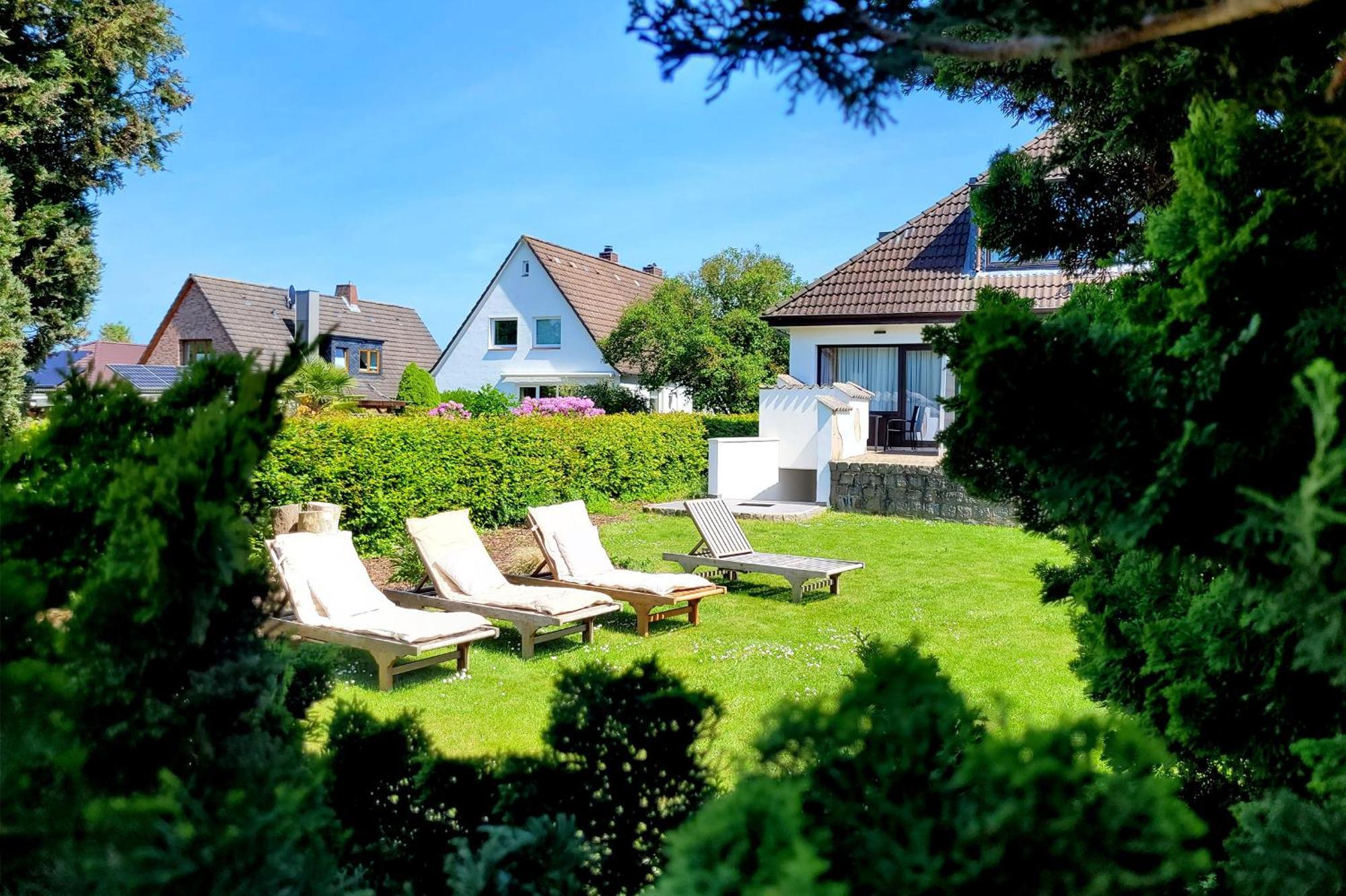 Nur 7 Gehminuten Zum Strand, Sehr Hochwertige Ferienwohnung Mit Terrasse In Ruhiger Lage, Inklusive Parkplatz Und Fahrradunterstellplatz Laesst Keine Wuensche Offen Scharbeutz Esterno foto